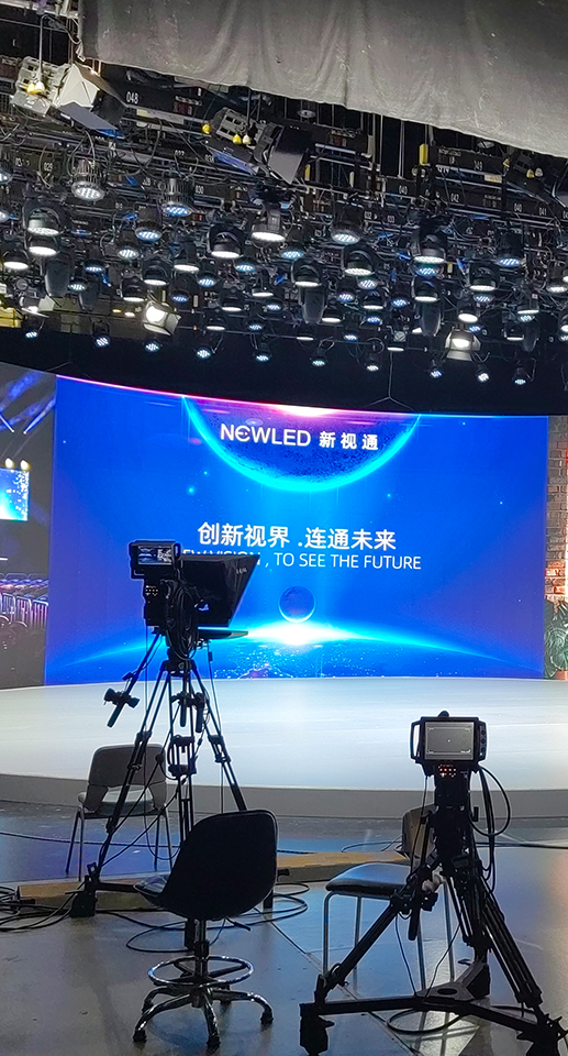 The LED Visual Backdrop Display of *Life Circle​​* Studio in CCTV