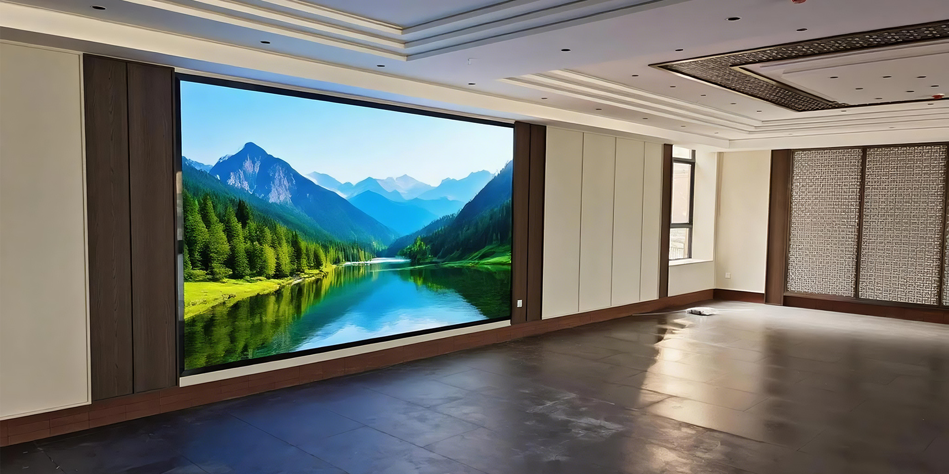 Using an indoor small-pitch LED solution